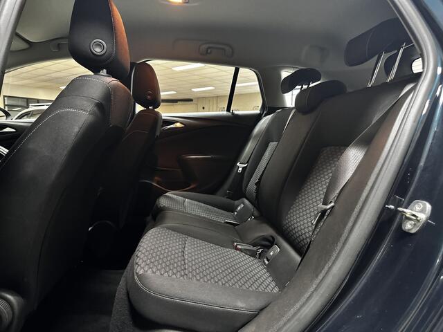 Opel ASTRA Sports Tourer 1.0 Online Edition/ Trekhaak/ Apple + Android/ DAB+/ Navi/ Airco/ Cruise/ Elek. pakket/ Isofix/ Bluetooth/ Armsteun/ Multi. LEDER. Stuur/ PDC V+a/ Dakrails/ LED Dagrijverl.