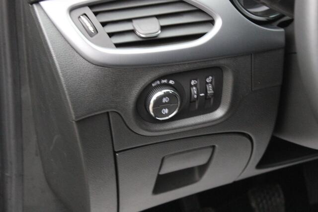 Opel ASTRA 1.2 Business Edition Navi/Carplay, Camera, All Season.