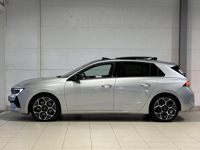 Opel ASTRA Ultimate 1.6 HYbrid PHEV 180pk e-EAT8 | SCHUIF/KANTELDAK | TREKHAAK | 360° CAMERA | BLACK PACK | ALCANTARA/LEDER | ADAPTIVE CRUISE | STOEL+STUURVERW. |