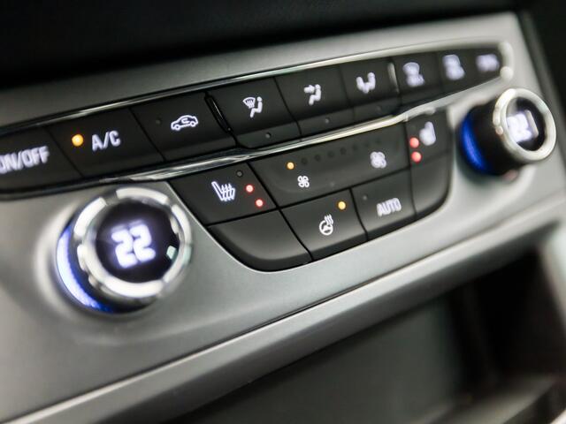 Opel ASTRA Sports Tourer 1.2 Sport (APPLE CARPLAY, NAVIGATIE, CAMERA, STUUR/STOELVERWARMING, CLIMATE, GETINT GLAS, SPORTSTOELEN, LED KOPLAMPEN, LM VELGEN, TREKHAAK, DAB+, NIEUWE APK, NIEUWSTAAT)