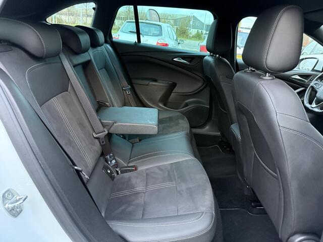 Opel ASTRA Sports Tourer 1.2 Ultimate 2e Eigenaar,Navi,Clima,Camera,Cruise,PDC V+A,N.A.P,Dealer Onderhouden,6 Bak,146pk,APK tot 04-2026