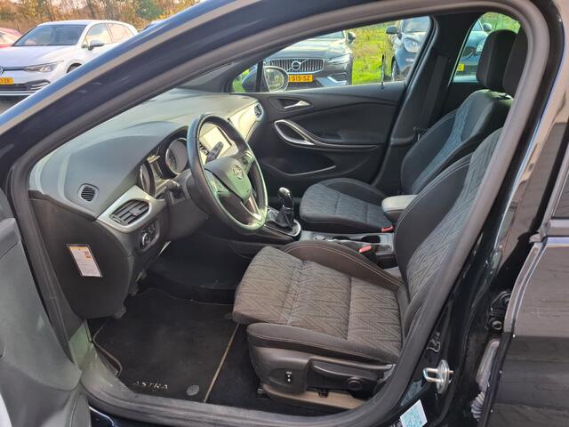 Opel ASTRA Sports Tourer 1.2T 111PK Navi Ecc Camera Cruise Control Pdc AGR Comfort Stoel Edition 2020+ Pakket Export Led Apple Carplay Android Auto Lmv Stoel+Stuurverwarming Lane Assist Origineel Nederlandse Auto