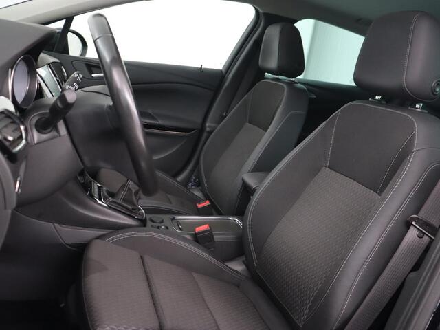 Opel ASTRA 1.6 Turbo Executive | 200pk | Schuifdak | Matrix LED | Carplay | Camera | Trekhaak | Park Assist | Keyless | Navigatie | Climate control | Dodehoek detectie | Cruise control