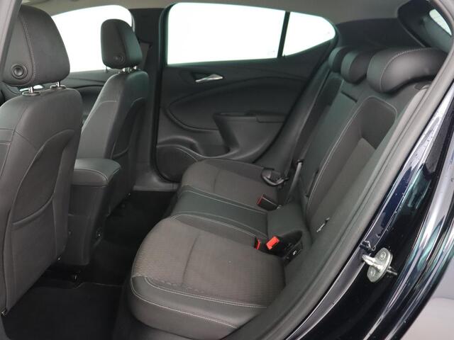 Opel ASTRA 1.6 Turbo Executive | 200pk | Schuifdak | Matrix LED | Carplay | Camera | Trekhaak | Park Assist | Keyless | Navigatie | Climate control | Dodehoek detectie | Cruise control