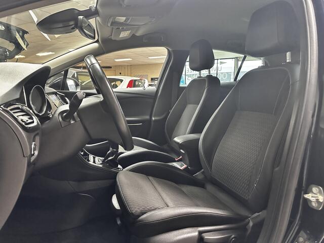Opel ASTRA 1.6 CDTI Innovation/ 136pk!/ Trekhaak/ Sportstoelen/ 17'' LMV/ Camera/ Dode-Hoek DET./ Half-Leder/ Lane-Assist./ Keyless/ Apple + Android/ Navi/ PDC V+A/ DAB+/ Clima/ Cruise/ Multi. LEDER. Stuur/ Extra getint gla