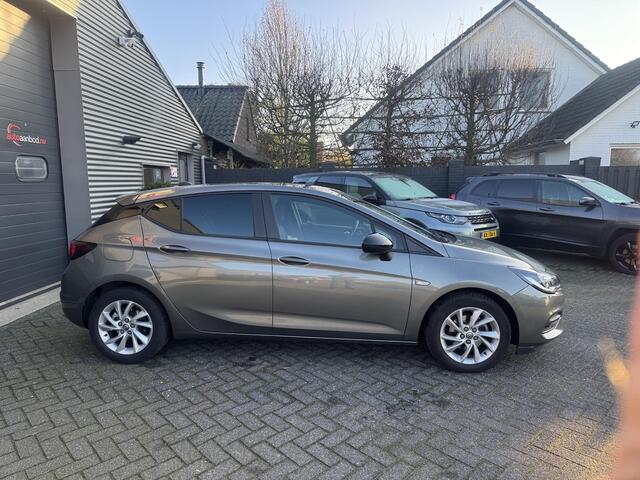 Opel ASTRA 1.2 Blitz Elegance | Navigatie | Parkeersensoren | Stoel/Stuurverwarming | Lichtmetalen Velgen |