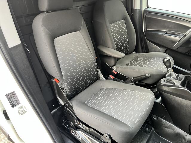 Opel COMBO 1.3 CDTi L2H1 BTW BPM VRIJ Maxi Trekhaak 1000kg trekgewicht Parkeersensoren achter Verlengt Telefoonverbinding 1e Eigenaar Euro 6 Bpm vrij voor particulier gebruik!!