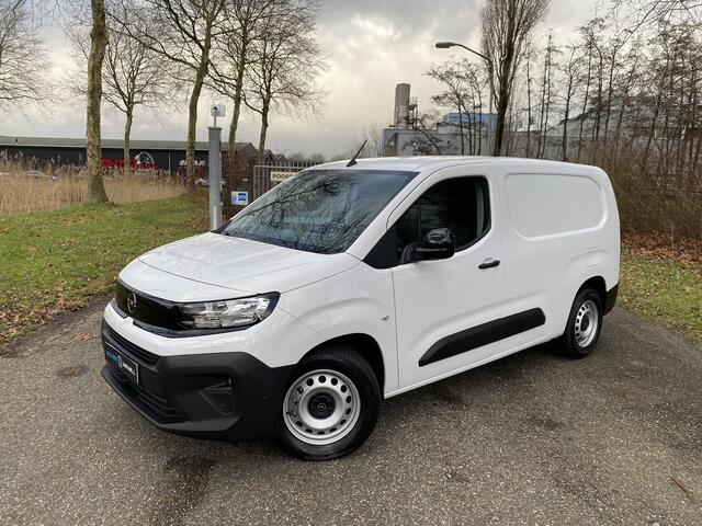 Opel COMBO Electric L2 50kWh 136pk | 8 jaar garantie | 3-zits | NAVI | Multimedia | Apple Carplay | Android Auto | Achteruitrijcamera | Parkeersensoren voor en achter | Dode hoek detectie | Surround view | Inklapbare spiegels | Licht- en regensensor | Digital cockpi