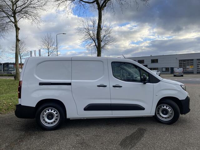 Opel COMBO Electric L2 50kWh 136pk | 8 jaar garantie | 3-zits | NAVI | Multimedia | Apple Carplay | Android Auto | Achteruitrijcamera | Parkeersensoren voor en achter | Dode hoek detectie | Surround view | Inklapbare spiegels | Licht- en regensensor | Digital cockpi