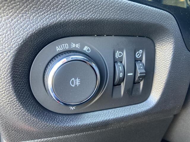 Opel CORSA 1.2 Turbo 110pk Hybrid Automaat Yes | Navi via Apple Carplay / Android Auto | Cruise control | LED koplampen | Parkeersensoren | Sportstoelen | Stoel- en Stuurverwarming | Zwart dak | Demo