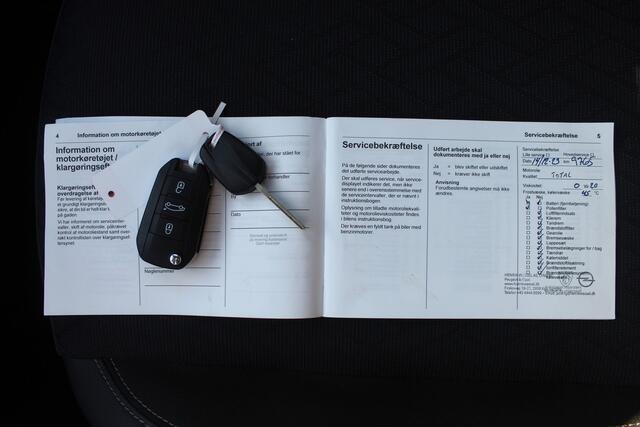 Opel CORSA 1.2 GS Line Panoramadak/Virtual cockpit/Apple carplay/Achteruitrijcamera/Parkeersensoren rondom/Stoelverwarming/Stuurverwarming/Dodehoek detectie/Climate control/17'' Lichtmetalen velgen.