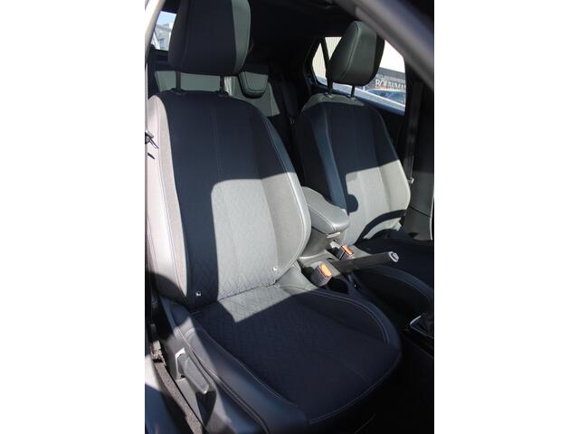 Opel CORSA 1.2 GS Line Panoramadak/Virtual cockpit/Apple carplay/Achteruitrijcamera/Parkeersensoren rondom/Stoelverwarming/Stuurverwarming/Dodehoek detectie/Climate control/17'' Lichtmetalen velgen.