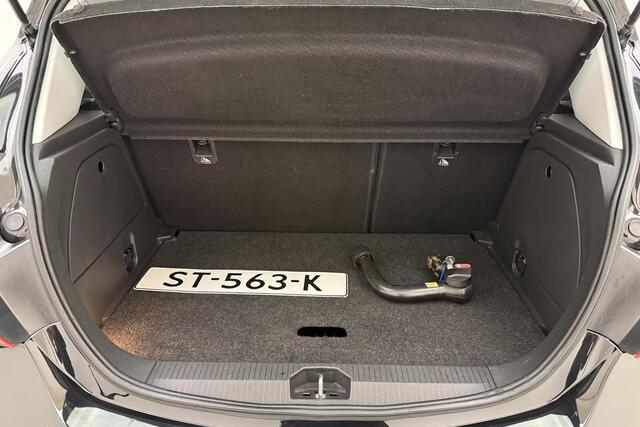 Opel CORSA 1.4 16v 90pk 5drs Black Edition | Navigatie | Trekhaak | Airco | Cruise control | Lichtmetalen velgen | Parkeersensoren | Sportstoelen