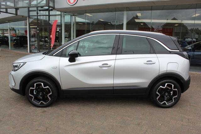 Opel Crossland 1.2-110pk Turbo 'Elegance'. Mooie en luxe hoogzitter met weinig km's ! Volautm. airco dual, cruise control, camera, comfortstoelen, metallic lak, LM wielen, navigatie, telefoonvoorb., lane- en side assist, parkeersensoren v+a, LED verlichting etc.