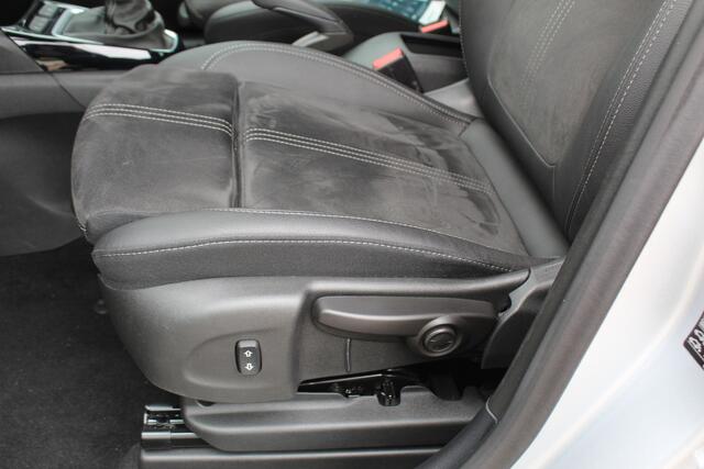 Opel Crossland 1.2-110pk Turbo 'Elegance'. Mooie en luxe hoogzitter met weinig km's ! Volautm. airco dual, cruise control, camera, comfortstoelen, metallic lak, LM wielen, navigatie, telefoonvoorb., lane- en side assist, parkeersensoren v+a, LED verlichting etc.