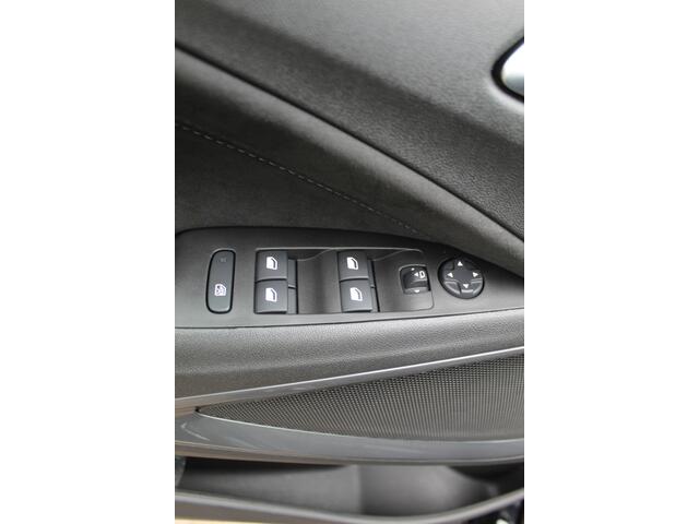 Opel Crossland 1.2 110 pk Turbo Elegance , Mooie hoge zit Climate control , Cruise control , AGR stoelen voor , Camera Navigatie , LM velgen , Parkeersensoren V+A