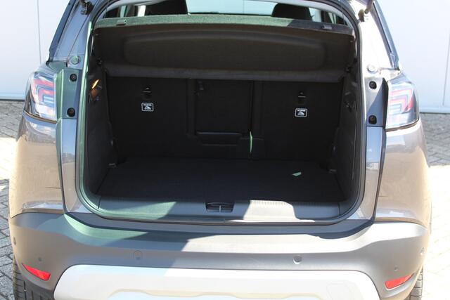 Opel Crossland 1.2-110pk Turbo 'Elegance'. Mooie en luxe hoogzitter met weinig km's ! Volautm. airco dual, cruise control, camera, comfortstoelen, metallic lak, LM wielen, navigatie, telefoonvoorb., lane- en side assist, parkeersensoren v+a, LED verlichting etc.