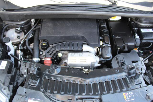 Opel Crossland 1.2-110pk Turbo 'Elegance'. Mooie en luxe hoogzitter met weinig km's ! Volautm. airco dual, cruise control, camera, comfortstoelen, metallic lak, LM wielen, navigatie, telefoonvoorb., lane- en side assist, parkeersensoren v+a, LED verlichting etc.