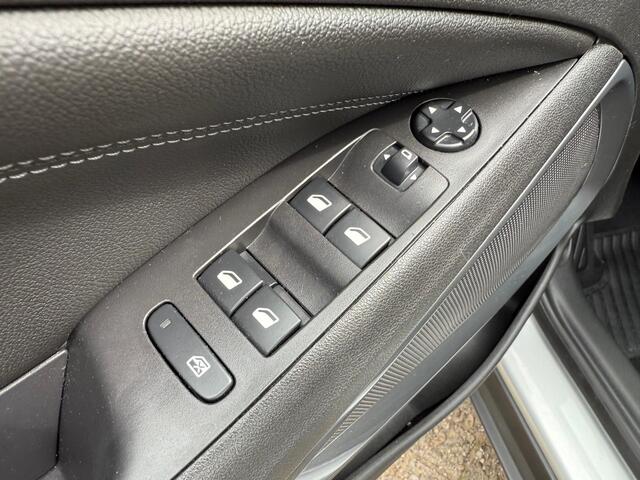 Opel Crossland 1.2 Turbo Elegance 130pk Aut. | Navi | Camera | Climate | Cruise |