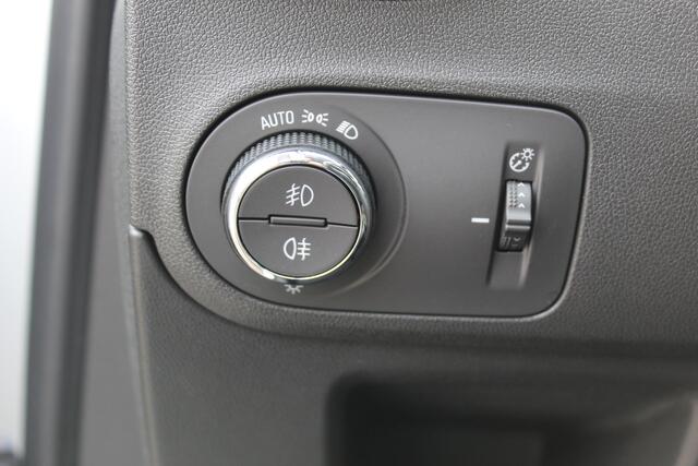 Opel Crossland 1.2-110pk Turbo 'Elegance'. Mooie en luxe hoogzitter met weinig km's ! Volautm. airco dual, cruise control, camera, comfortstoelen, metallic lak, LM wielen, navigatie, telefoonvoorb., lane- en side assist, parkeersensoren v+a, LED verlichting etc.