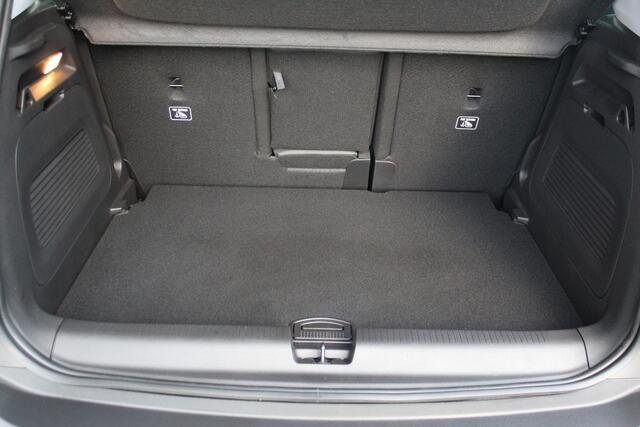 Opel Crossland 1.2-Turbo 110pk Ultimate Mooie en luxe hoogzitter met weinig km's ! Volautm. airco dual, cruise control, camera, comfortstoelen, metallic lak, LM wielen, navigatie, telefoonvoorb., LED verlichting etc.