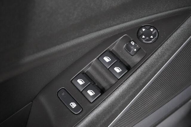 Opel Crossland 1.2 Turbo 110pk Elegance / Trekhaak / Camera + parkeersensoren / Navi