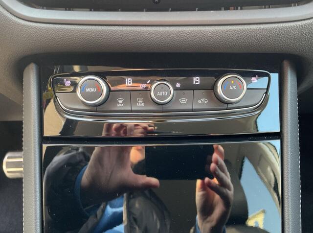 Opel Grandland 1.2 Turbo Elegance Automaat 360 Camera/Stoel en stuurverwarming.