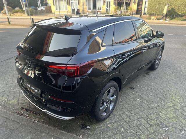 Opel Grandland 1.2 Turbo Elegance Automaat Stoel + stuurverwarming/Dodehoek sensor/Zelf inparkeren