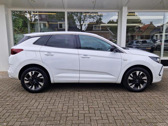 Opel Grandland 1.2 Turbo Business Elegance | Navigatie via APP | Climate & Cruise Control | Achteruitrijcamera | Parkeersensoren | LMV |