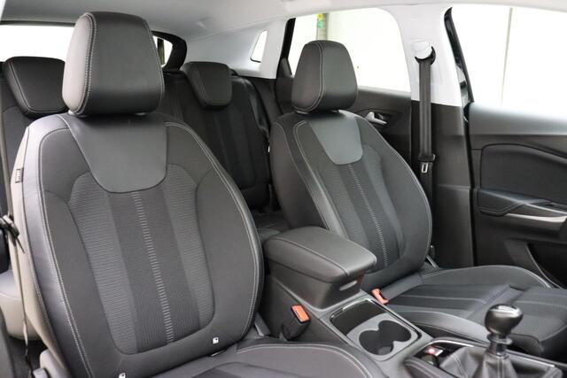 Opel Grandland 1.2 Turbo GS 130pk | Navigatie | Climate Control | Camera | Cruise Control | LED Verlichting | Parkeersensoren | Getint glas | Lichtmetalen velgen