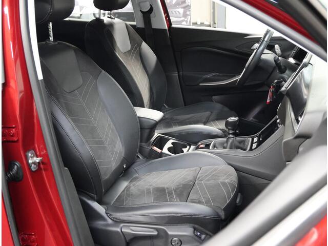 Opel Grandland 1.2 Turbo GS Line | AppleCarPlay/AndroidAuto | Alcantara | Cruise Control | Camera | Stoel, Stuur & Voorruit verwarmd | AGR-Stoelen | Parkeersensoren | Two-tone | Isofix | Privacy Glass | Afneembare Trekhaak |