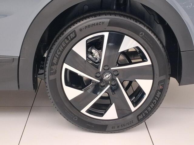 Opel Grandland 1.2 Turbo Hybrid Business Edition Automaat | Navigatie | Panoramisch Schuifdak | Head-Up Display | Elektrische Kofferklep | Focal Hi-Fi |