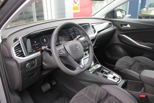 Opel Grandland 1.2 Turbo 130PK AUTOMAAT ULTIMATE | STOEL/STUUR/VOORRUIT VERWARMING | ACHTRERUITRIJ CAMERA | DODEHOEK DETECTIE | ELEKTRISCH BEDIENBARE ACHTERKLEP | FULL LED MATRIX KOPLAMPEN | NAVIGATIE | 19" LICHTMETALEN VELGEN | ALCANTARA BEKLEDING | APPLE CARPLAY/ANDRO