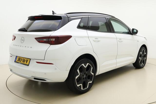 Opel Grandland 1.2 Turbo Ultimate |Automaat | Navigatie | Elektrische Achterklep | Stoelverwarming | Climate & Cruise Control | Zwart dak | Alcantara bekleding