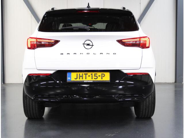 Opel Grandland 1.2 130PK Turbo Level 2 | AUTOMAAT | AppleCarPlay/AndroidAuto | Cruise Control | Camera | Stoel, Stuur & Voorruit verwarmd | AGR-Stoelen | Parkeersensoren | Two-tone | Isofix | Privacy Glass |