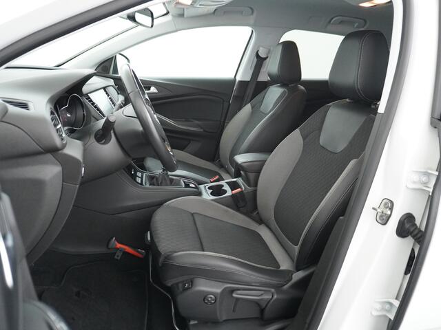 Opel Grandland X T131PK Apple Carplay Android Auto AGR-Comfortstoel Camera Navi Ecc Cruise Control Pdc DAB+ Regen-Lichtsensor Lane Assist Led Verkeersbord detectie Bluetooth Privacy Glas Lmv 17" Elegance 1e Eigenaar Origineel Nederlandse auto Euro 6