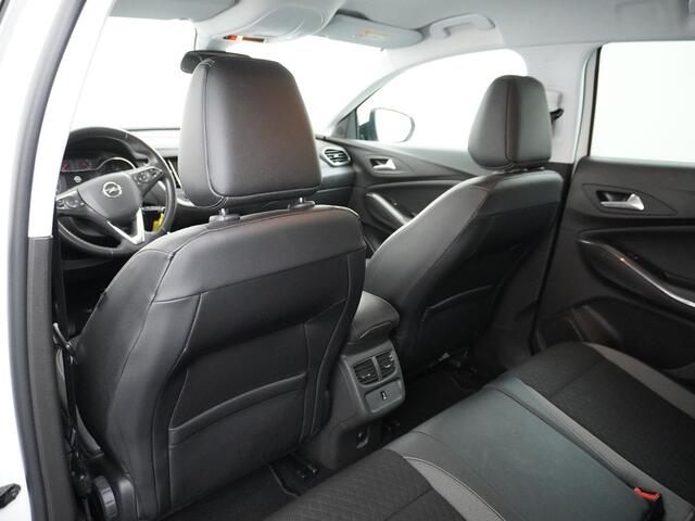 Opel Grandland X T131PK Apple Carplay Android Auto AGR-Comfortstoel Camera Navi Ecc Cruise Control Pdc DAB+ Regen-Lichtsensor Lane Assist Led Verkeersbord detectie Bluetooth Privacy Glas Lmv 17" Elegance 1e Eigenaar Origineel Nederlandse auto Euro 6