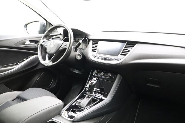 Opel Grandland X 1.6 Turbo Innovation Automaat | Navigatie | Camera | Lichtmetalen velgen | Stoel & Stuurverwarming | Cruise control