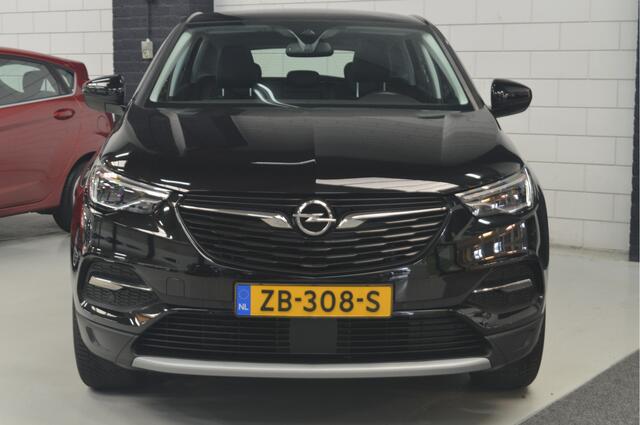 Opel Grandland X 1.2 Turbo Ultimate // AUTOMAAT // 81.000 km // TREKHAAK // NAVI // STUUR&STOELVERWARMING // PANO //