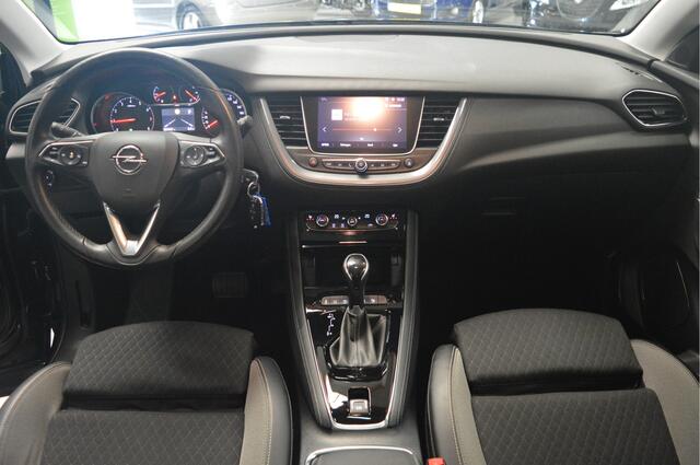 Opel Grandland X 1.2 Turbo Ultimate // AUTOMAAT // 81.000 km // TREKHAAK // NAVI // STUUR&STOELVERWARMING // PANO //