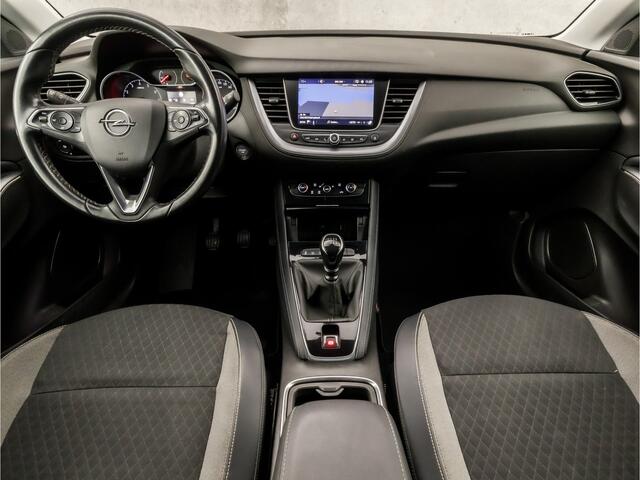 Opel Grandland X 1.2 Turbo Sport (APPLE CARPLAY, GROOT NAVI, LEDER, CLIMATE, SPORTSTOELEN, KEYLESS, LANE ASSIST, PARKEERSENSOREN, NIEUWSTAAT)