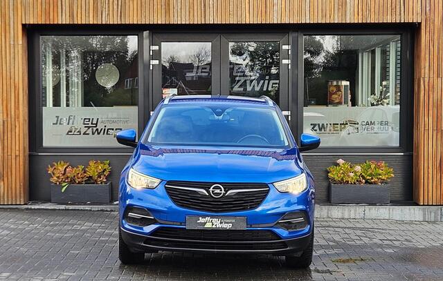 Opel Grandland X 1.2 Turbo Business +