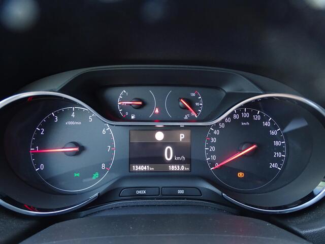 Opel Grandland X 1.2 Turbo Innovation AUTOMAAT | APPLE CARPLAY | 360 CAMERA | NAVIGATIE | AIRCO/EC | ADAPTIEVE CRUISECONTROL | PARKEERSENSOREN | LEDER BEKLEDING | DAB RADIO | LED VERLICHTING | STOELVERWARMING |