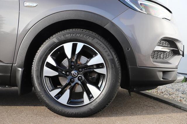 Opel Grandland X 1.2 Turbo Ultimate 131PK Trekhaak Navigatie Carplay Android 360 graden Achteruitrijcamera Stoelverwarming Climate Cruise Control