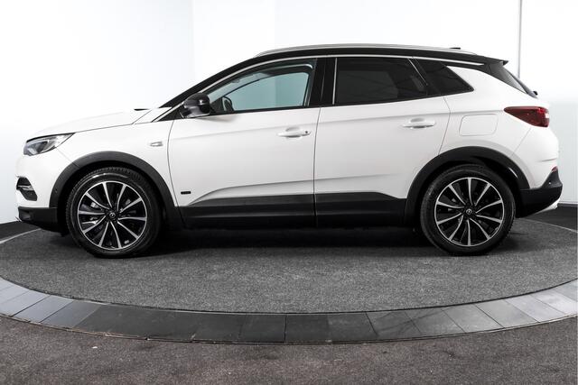 Opel Grandland X 1.6 Turbo Hybrid Ultimate - Automaat | Adapt. Cruise | Stoel-+Voorruitverw. | Stoelventilatie | PDC | 360 Camera | NAV + App. Connect | ECC | Elek. Klep | Trekhaak| LM 19" |