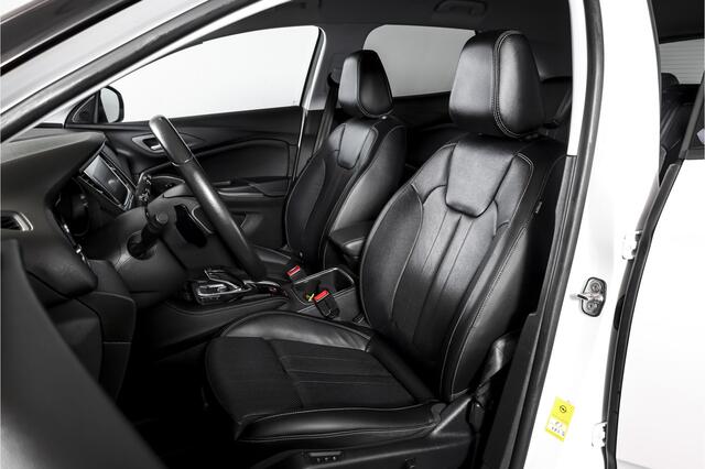 Opel Grandland X 1.6 Turbo Hybrid Ultimate - Automaat | Adapt. Cruise | Stoel-+Voorruitverw. | Stoelventilatie | PDC | 360 Camera | NAV + App. Connect | ECC | Elek. Klep | Trekhaak| LM 19" |