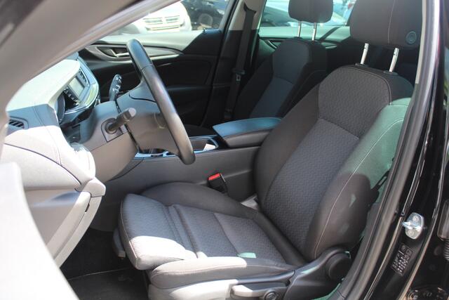 Opel INSIGNIA Sports Tourer 1.5 Turbo Business