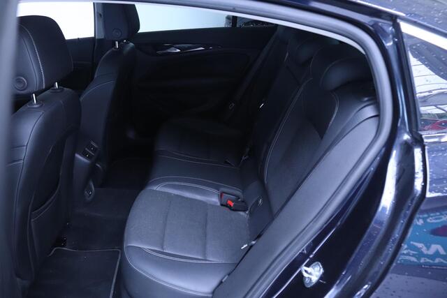 Opel INSIGNIA Grand Sport 1.5 Turbo Business Executive | Apple Carplay/Android Auto | Parkeersensoren voor, achter en camera | Navigatie | Trekhaak wegklapbaar |