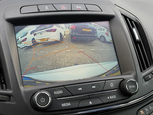 Opel INSIGNIA Sports Tourer 1.6 Turbo 170pk Business Executive Panoramadak/Leder/Trekhaak.