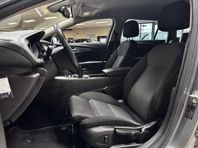 Opel INSIGNIA Sports Tourer 1.5 Turbo Edition/ 141pk/ Trekhaak/ Stoel + Stuurverw./ Apple + Android/ Camera/ 17'' LMV/ Lane-Assist./ Voorruitverw./ Dode-Hoek DET./ DAB+/ Grootlicht Assist./ Extra getint glas.